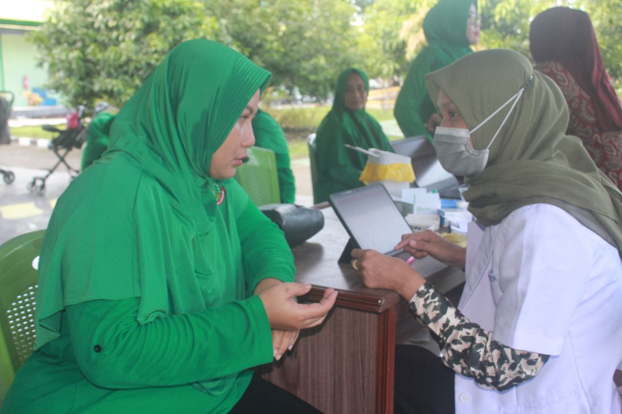 Persit KCK Cabang XLIV Kodim 1420/Sidrap Koorcab Rem 141/Toddopuli PD XIV /Hsn Lakukan Pemeriksaan Kesehatan