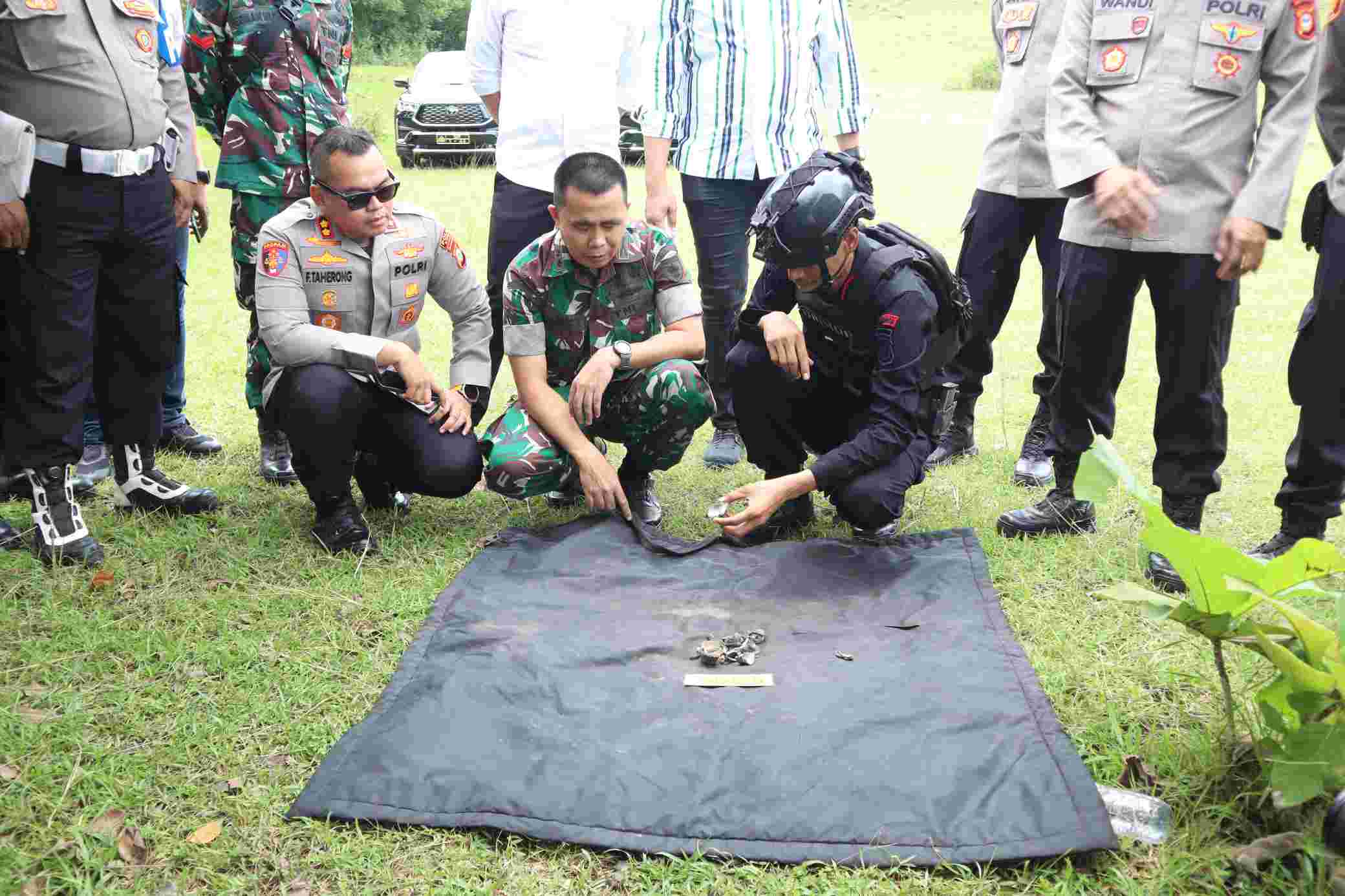 Kapolres dan Dandim Sidrap Turun Tangan Musnahkan Granat Sejarah di Tellu Limpoe