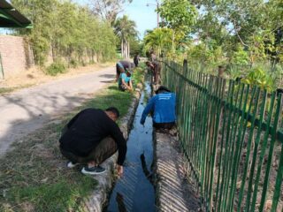 Semangat HUT RI ke-80, Kodim 1420/Sidrap Gelar Karya Bakti Bersihkan Saluran Air