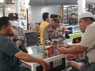 Patroli Pasar, Kapolsek Panca Rijang Sidrap Titip Pesan Kamtibmas
