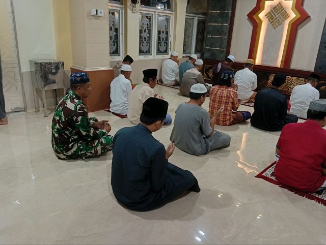Babinsa Kodim 1420/Sidrap Gencar Safari Subuh dan Komsos, Pantau Situasi  Wilayah
