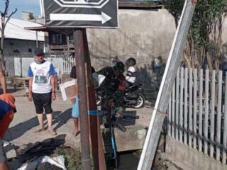 Cegah Banjir, Babinsa Majjeling Bersama Warga Gelar Karya Bakti Bersihkan Saluran Air