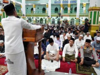 Dandim 1420/Sidrap bersama Pemimpin Daerah Ikuti Sholat Tarawih Malam Pertama Ramadhan di Masjid Agung Pangkajene