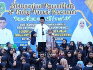 Bupati Syaharuddin Sapa Warga di Safari Ramadan Watang Sidenreng