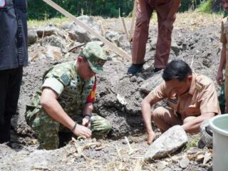 KODIM 1420/SIDRAP DUKUNG PENGUATAN EKONOMI DESA, PELETAKAN BATU PERTAMA KOPERASI MERAH PUTIH