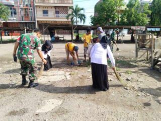 Koramil 1420-06/Panca Rijang Gelar Karya Bakti, Bersihkan Pasar Sentral Rappang