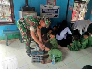 Cegah Stunting Sejak Dini, Babinsa Kodim 1420/Sidrap Dampingi Penyaluran Makan Bergizi Gratis