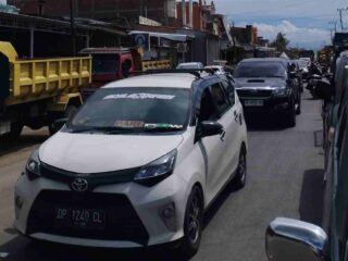Antrean SPBU Tanrutedong Sidrap Memakan Jalan: Warga Keluhkan Macet & Risiko Kecelakaan