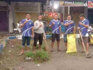 UPTD Pasar Sentral Pangkajene Gelar Jumat Bersih Melalui Kerja Bakti Lingkungan Pasar