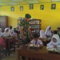 Babinsa Ramil Jajaran Kodim 1420/Sidrap Lakukan Pendampingan Program Makan Bergizi Gratis, Pastikan Kualitas dan Kebersihan