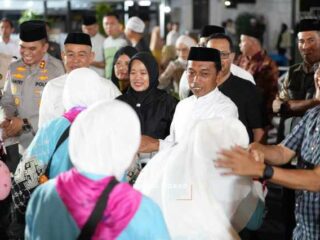 Momen Haru Bupati Syaharuddin Alrif Lepas 387 Calon Jemaah Haji Kloter 40 Sidrap