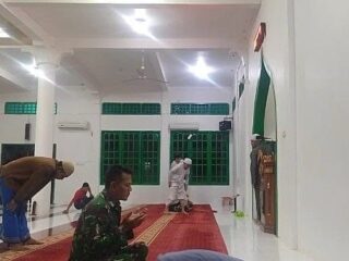 Sabtu Penuh Berkah, Babinsa Jajaran Koramil Kodim 1420/Sidrap Gelar Safari Sholat Subuh Berjamaah di Wilayah Binaan