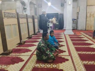 Babinsa Kodim 1420/Sidrap Pererat Silaturahmi Melalui Safari Sholat Subuh Berjamaah di Wilayah Binaan