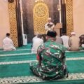 Pererat Silaturahmi dengan Warga, Babinsa Kodim 1420/Sidrap Rutin Gelar Safari Sholat Subuh