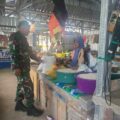 Babinsa Lawawoi Cek Harga Bahan Pokok di Pasar, Pastikan Ketersediaan dan Stabilitas Harga