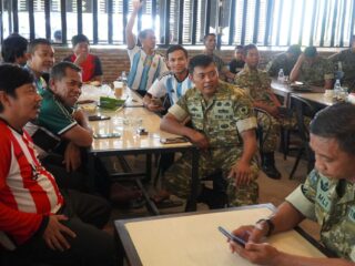 Euforia Piala Dunia 2026, Tiga Koramil Jajaran Kodim 1420/Sidrap Gelar Nobar Bola Gembira Bersama Masyarakat