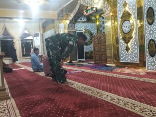 Jalin Kedekatan dengan Masyarakat, Babinsa Jajaran Kodim 1420/Sidrap Laksanakan Safari Salat Subuh Jamaah