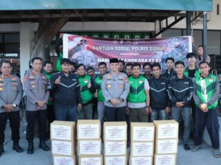 Puluhan Paket Bansos Hut Bhayangkara 80 Disalurkan, Fantry: Polres Sidrap Hadir Untuk Masyarakat