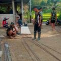 Percepat Pembangunan, Personel Kodim 1420/Sidrap Kerjakan Rangka Abutment dan Mal Jembatan