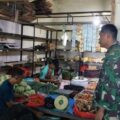 Pastikan Stok Sembako Aman, Babinsa Maritengngae Blusukan ke Pasar Sentral Pangkajene