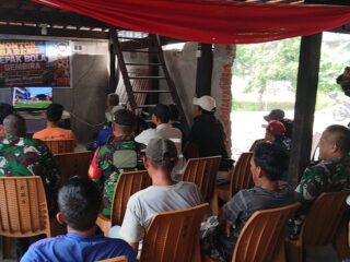 Danramil 07/Baranti Bersama Babinsa Gelar Nobar Bersama Warga Kelurahan Duampanua