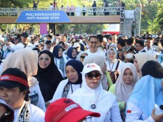 Dekranasda dan TP PKK Sidrap Semarakkan Jalan Sehat Anti Mager di Makassar