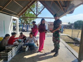 Babinsa Kodim 1420/Sidrap Kawal Kelancaran Program Makan Bergizi Gratis di Wilayah Binaan