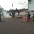 Babinsa Koramil 02/Tellu Limpoe Bersama Warga Gelar Karya Bakti Bersihkan Parit dan Lingkungan Lapangan Andi Abdullah Bau Massepe