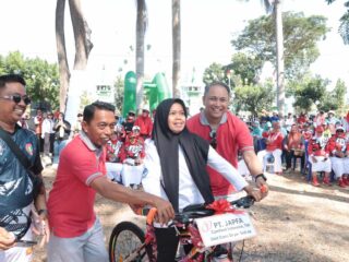 Meriahkan HUT RI ke 81, Kapolres Sidrap Hadiri Jalan Sehat Bersama Forkopimda