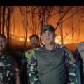 Dandim 1420 Sidrap Turun Langsung Padamkan Kebakaran Lahan di Mattirotasi