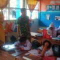 Babinsa Salobukkang Pantau Pendistribusian Makan Bergizi Gratis di SDN 11 Tanrutedong