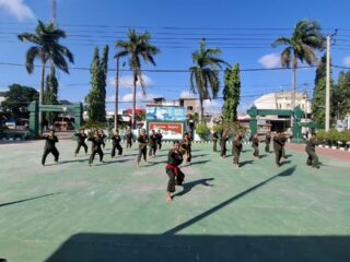 Tingkatkan Kemampuan Bela Diri, Personel Kodim 1420/Sidrap Rutin Latihan Pencak Silat Militer
