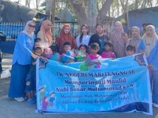 Peringati Maulid Nabi, Murid TK Negeri Maritengngae Tebar Kebahagiaan Lewat Keranjang Berbagi