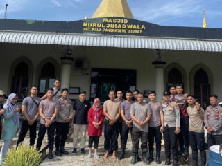 Polres Sidrap Bersihkan Masjid lewat Gerakan Asri