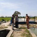 Bhabinkamtibmas Pastikan Air Irigasi Lancar untuk Petani Sidrap