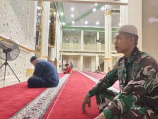 Safari Sholat Subuh Babinsa Pererat Kemanunggalan TNI dengan Rakyat