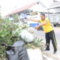 Polres Sidrap dan Warga Kompak Bersihkan Lingkungan