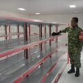 Dukung Kebersihan Fasilitas Koperasi, Babinsa Kelurahan Wala Laksanakan Pembersihan KDMP
